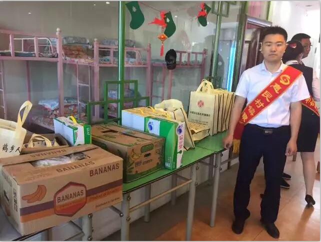 社会责任--走访鹤翔福利院献爱心